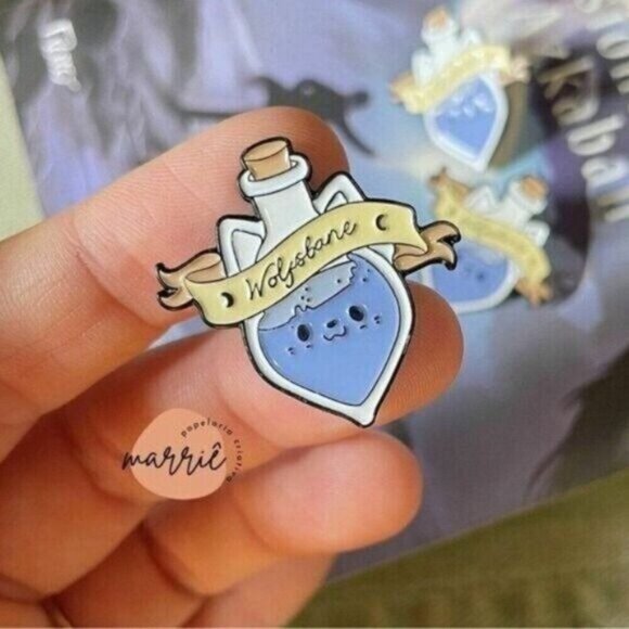 3/20 Wolfsbane Harry Potter Enamel Pin - Picture 1 of 1